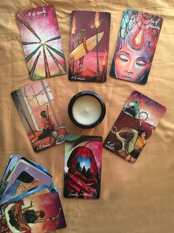 دک بیننده نور (The Light Seer's Tarot) یکی از بهترین کارت ها برای مبتدیان هست